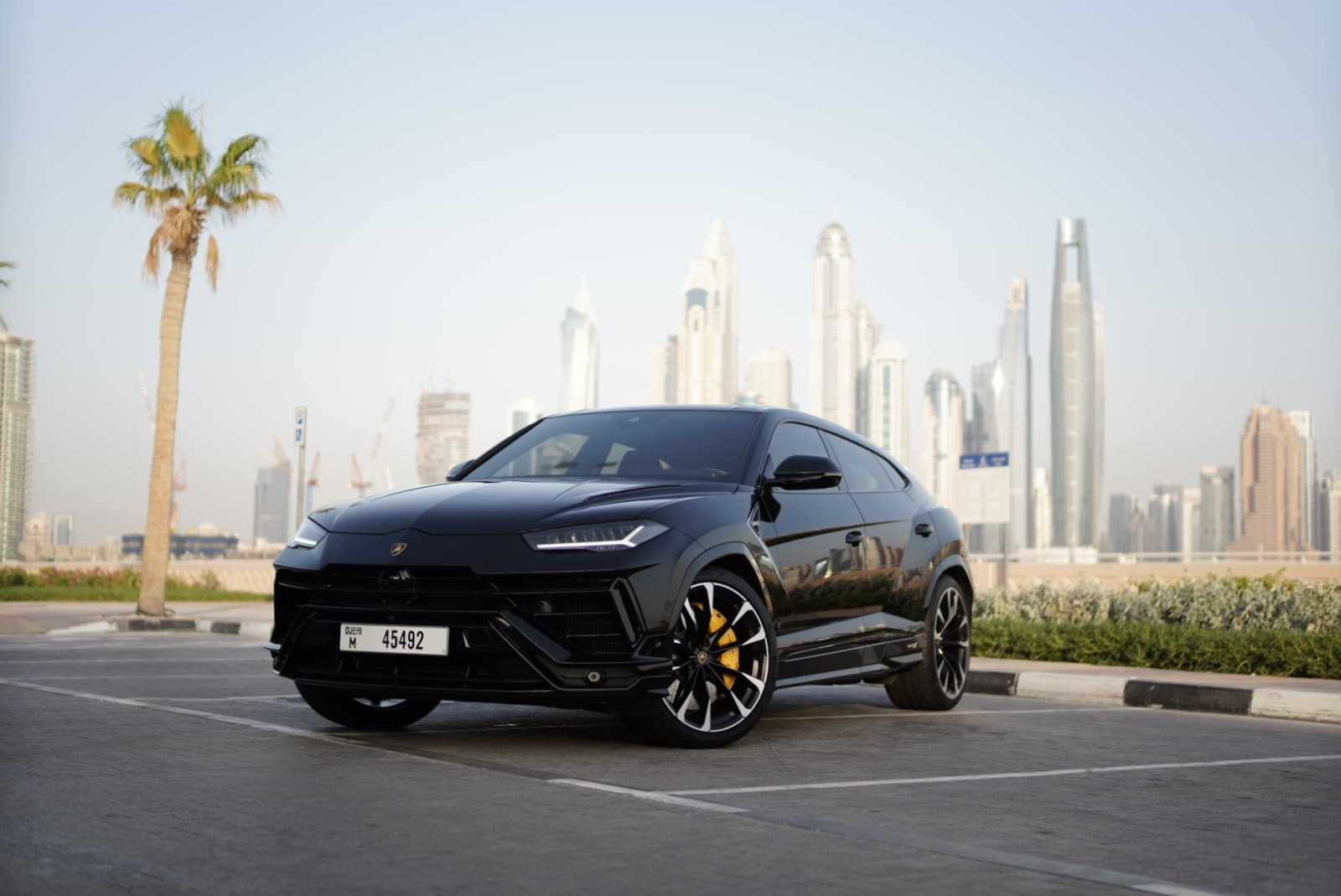 Lamborghini Urus S 2024 huren Dubai - Vooraanzicht