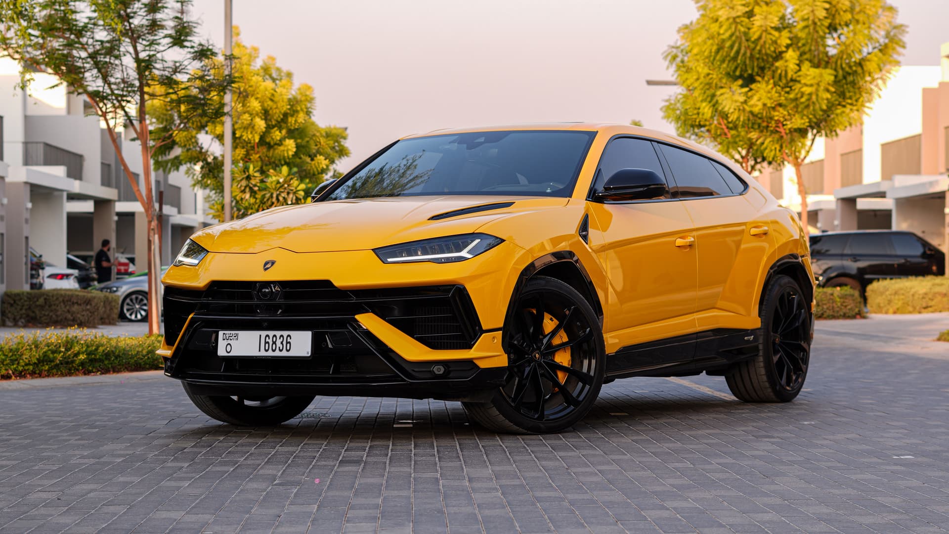 Lamborghini Urus S 2025 huren Dubai - Vooraanzicht