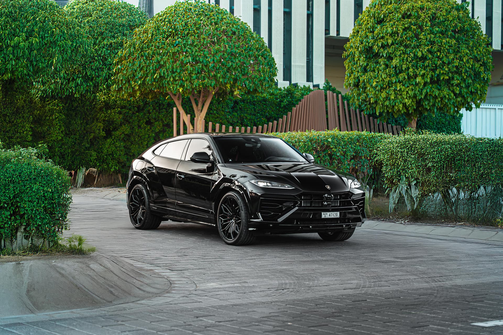 Lamborghini Urus SE 2025 huren Dubai - Vooraanzicht