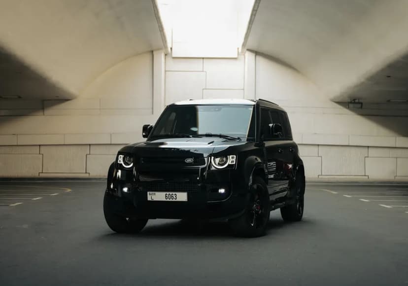 Location Land Rover Defender 110 Black Edition 2025 Dubai - Vue principale