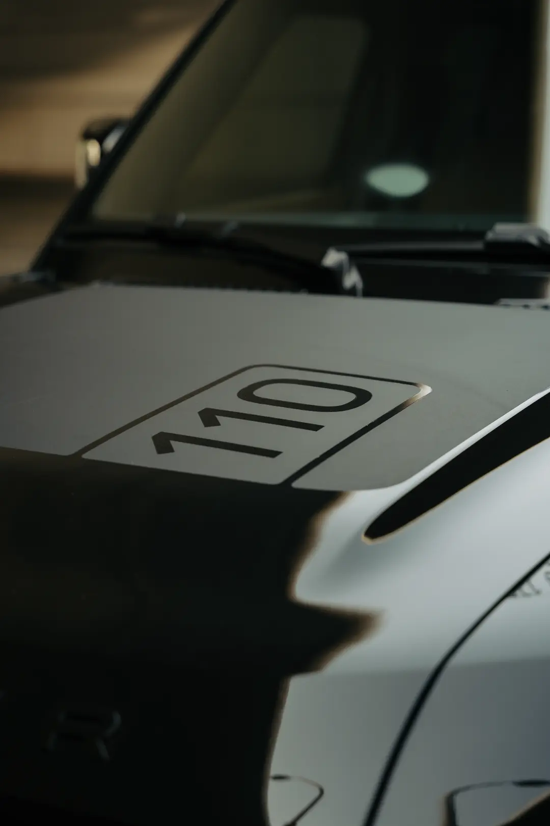 Location Land Rover Defender 110 Black Edition 2025 Dubai - Vue 2