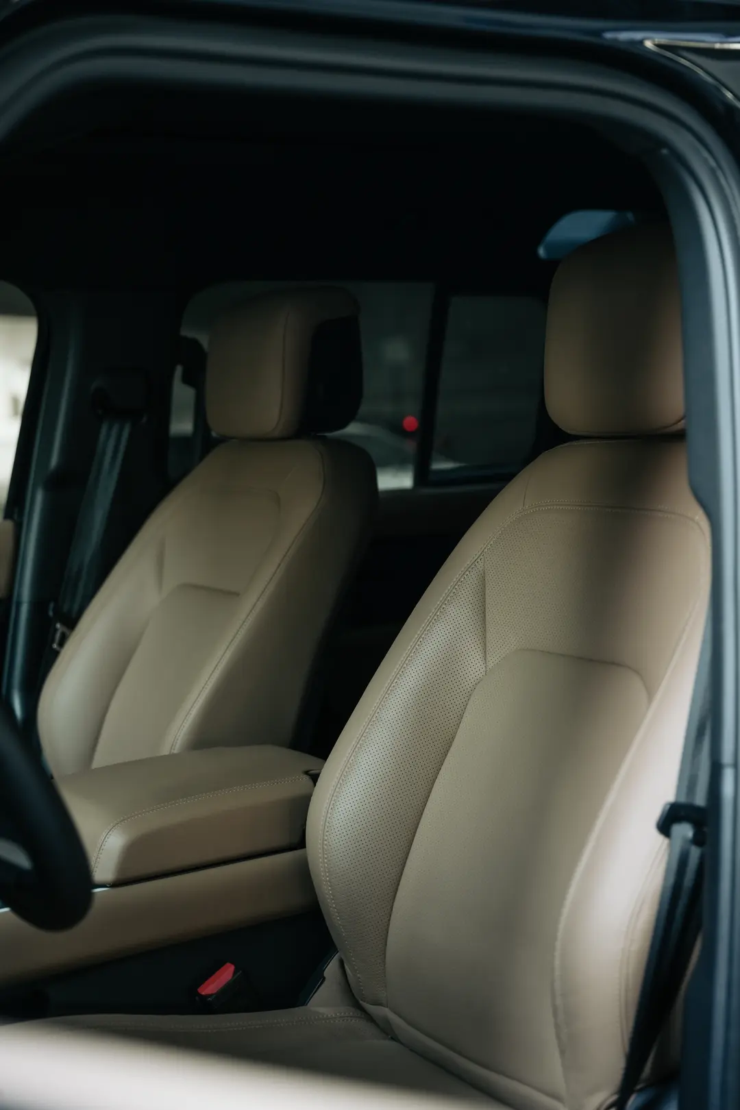 Land Rover Defender 110 Black Edition 2025 Rental Dubai - View 4