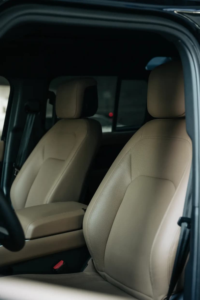 Location Land Rover Defender 110 Black Edition 2025 Dubai - Vue 4
