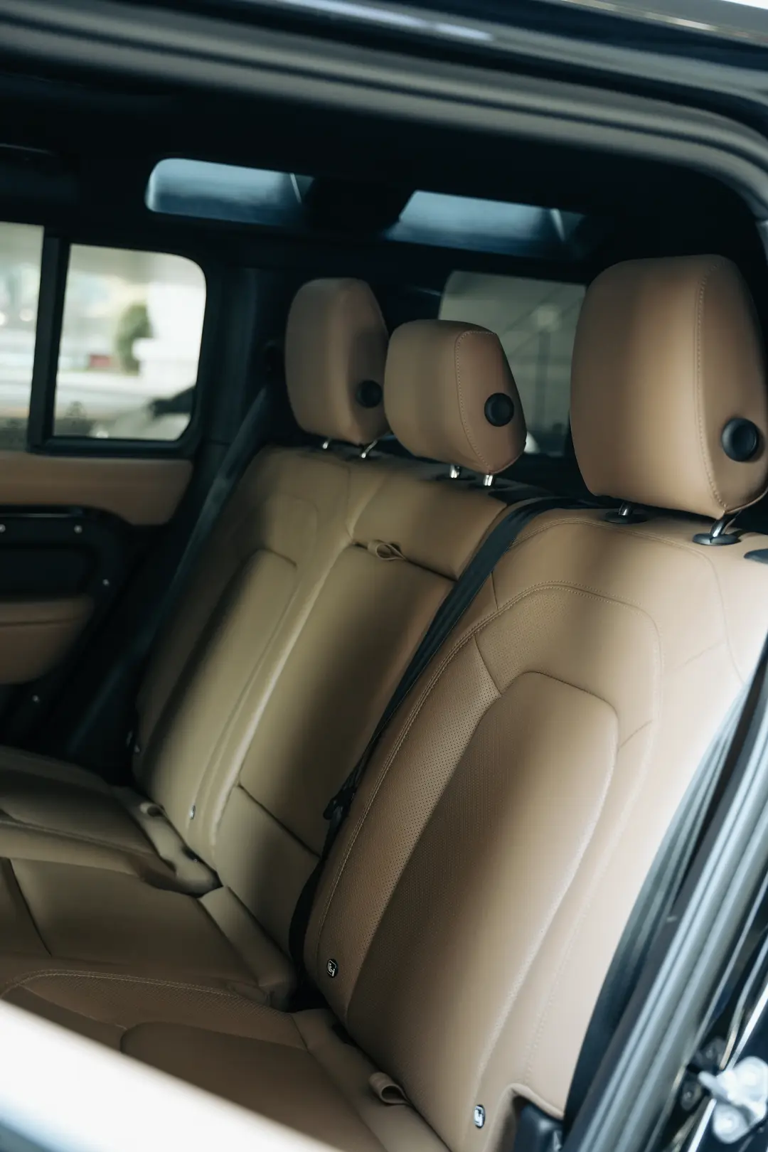 Location Land Rover Defender 110 Black Edition 2025 Dubai - Vue 5