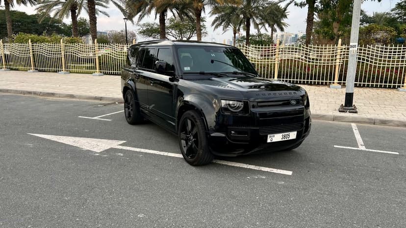 Location Land Rover Defender 2024 Dubai - Vue principale