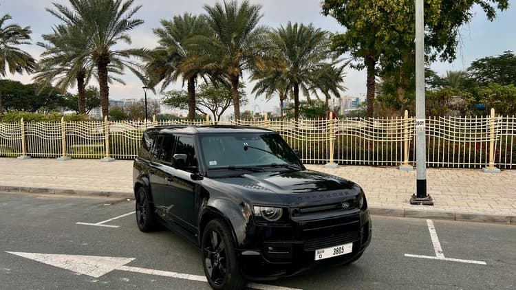 Location Land Rover Defender 2024 Dubai - Vue 3