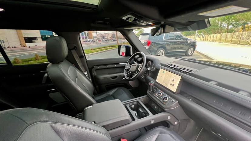 Location Land Rover Defender 2024 Dubai - Vue 8