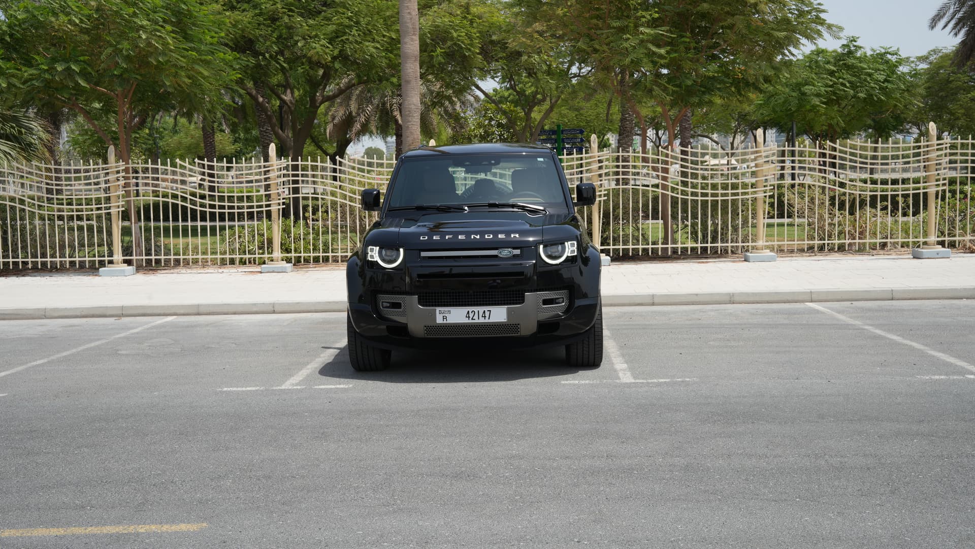 Land Rover Defender 2025 mieten in Dubai - Ansicht 2