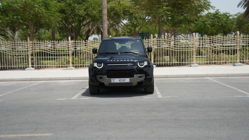 Land Rover Defender 2025 huren Dubai - Weergave 2