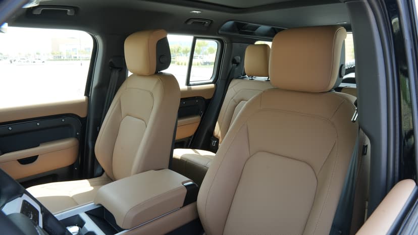 Land Rover Defender 2025 huren Dubai - Weergave 7