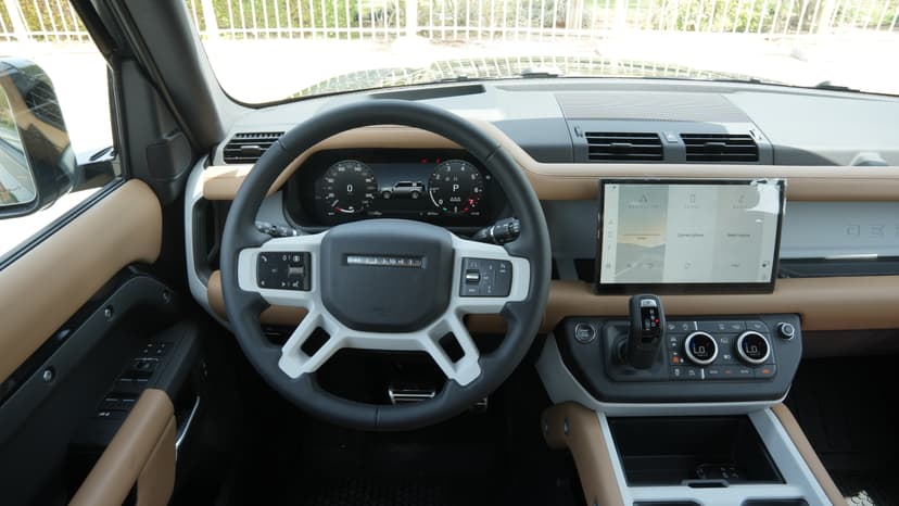 Land Rover Defender 2025 huren Dubai - Weergave 9