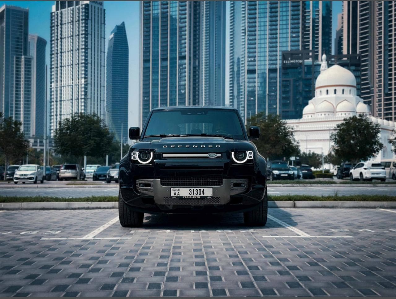 Land Rover Defender X-Dynamic V6 2023 mieten in Dubai - Ansicht 2