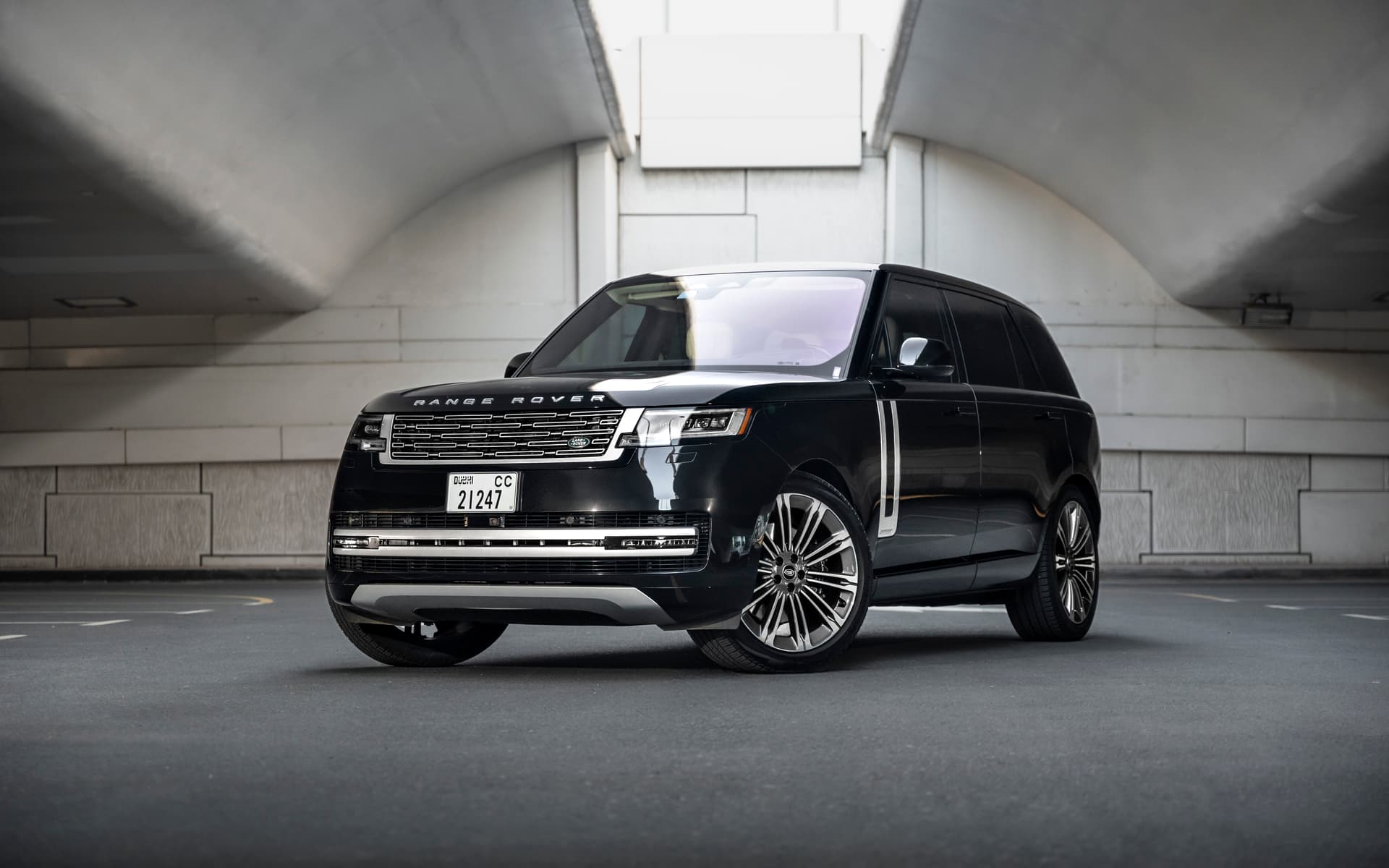 Land Rover Range Rover Autobiography 2024 huren Dubai - Vooraanzicht