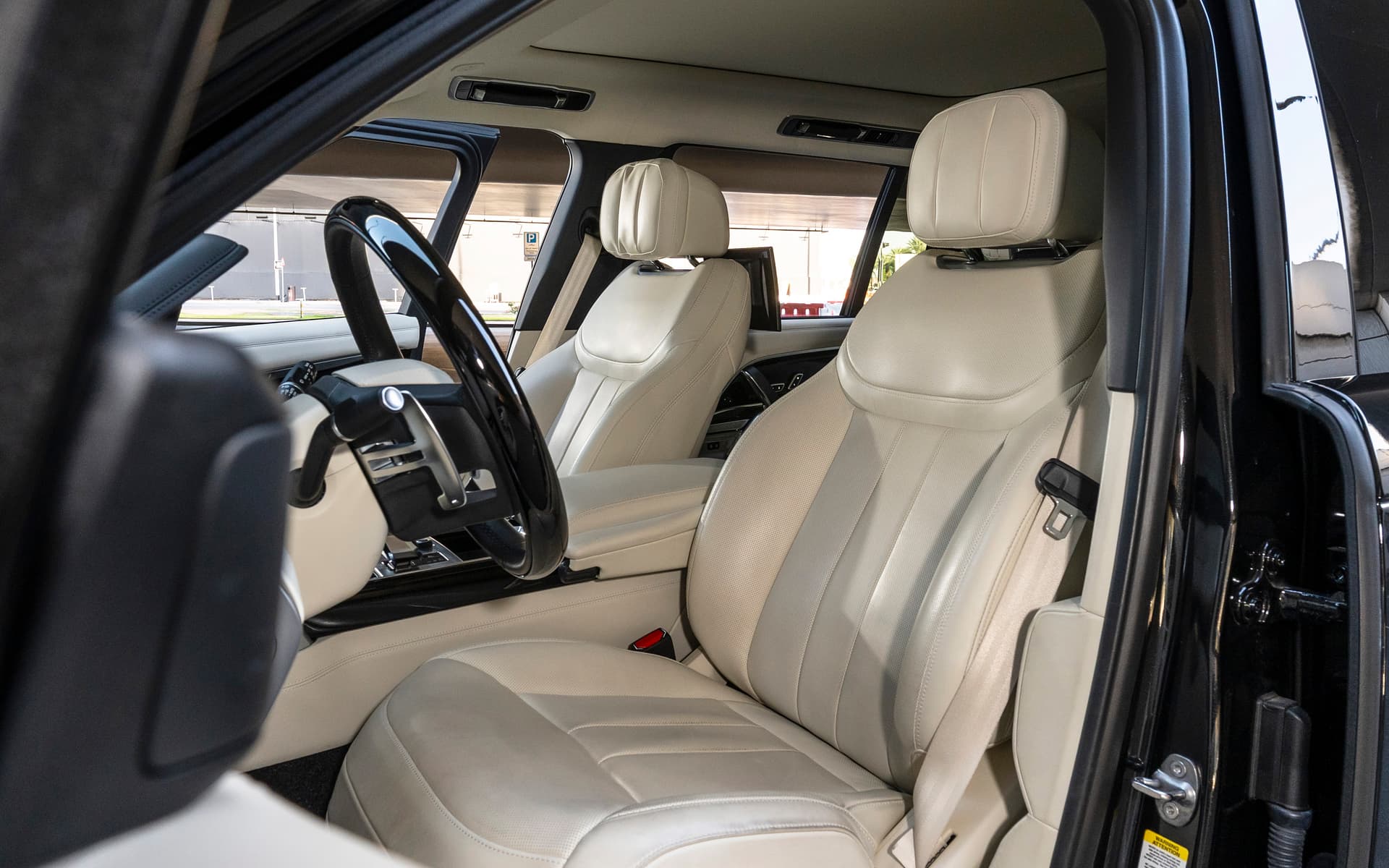Land Rover Range Rover Autobiography 2024 huren Dubai - Weergave 4
