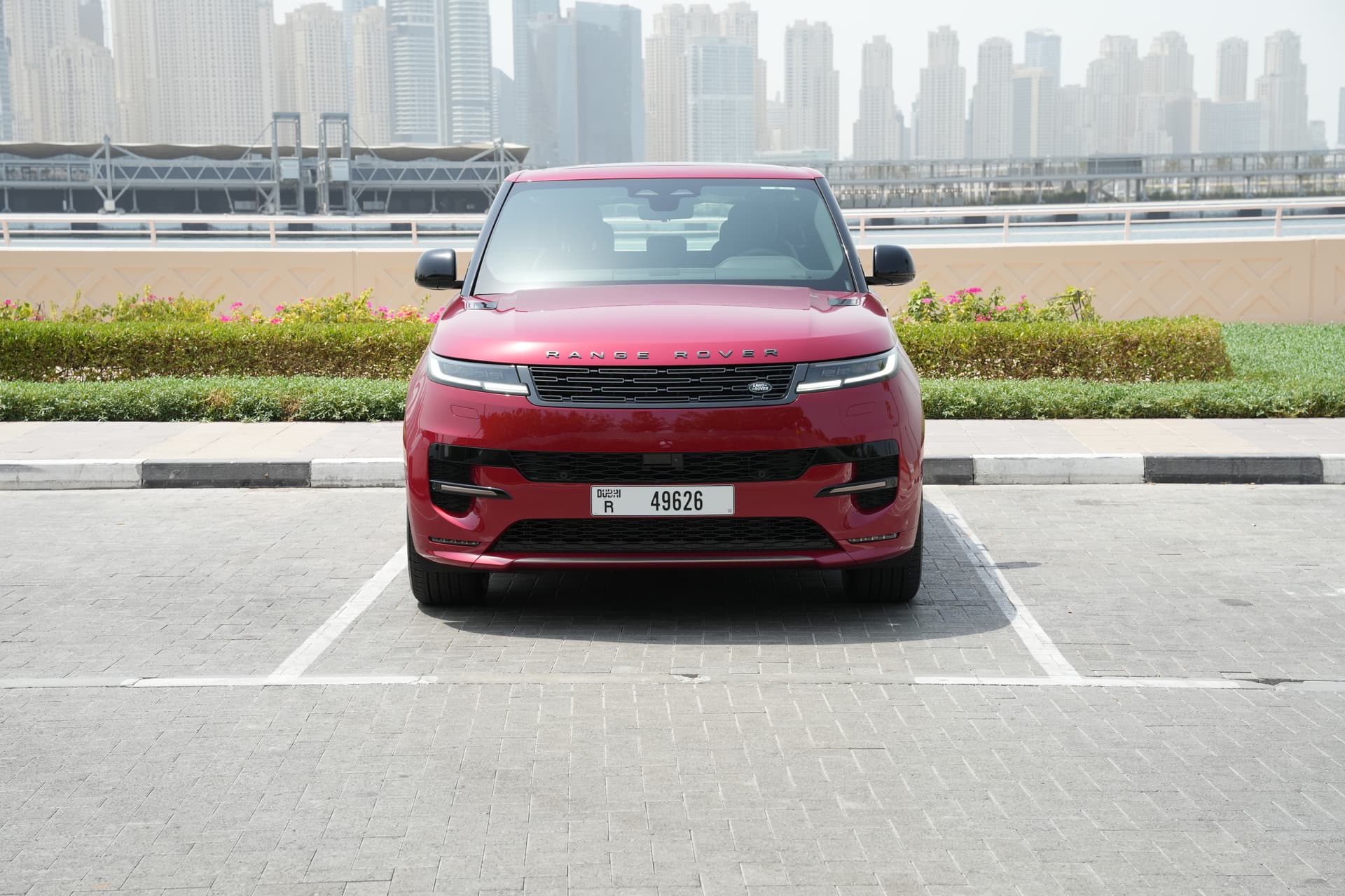 Land Rover Range Rover Sport 2025 mieten in Dubai - Frontansicht