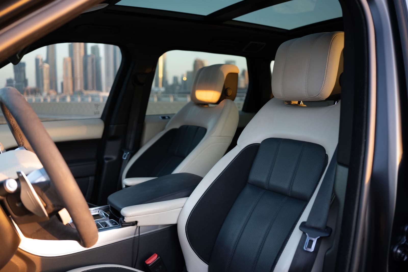 Land Rover Range Rover Sport HST 2022 huren Dubai - Weergave 2