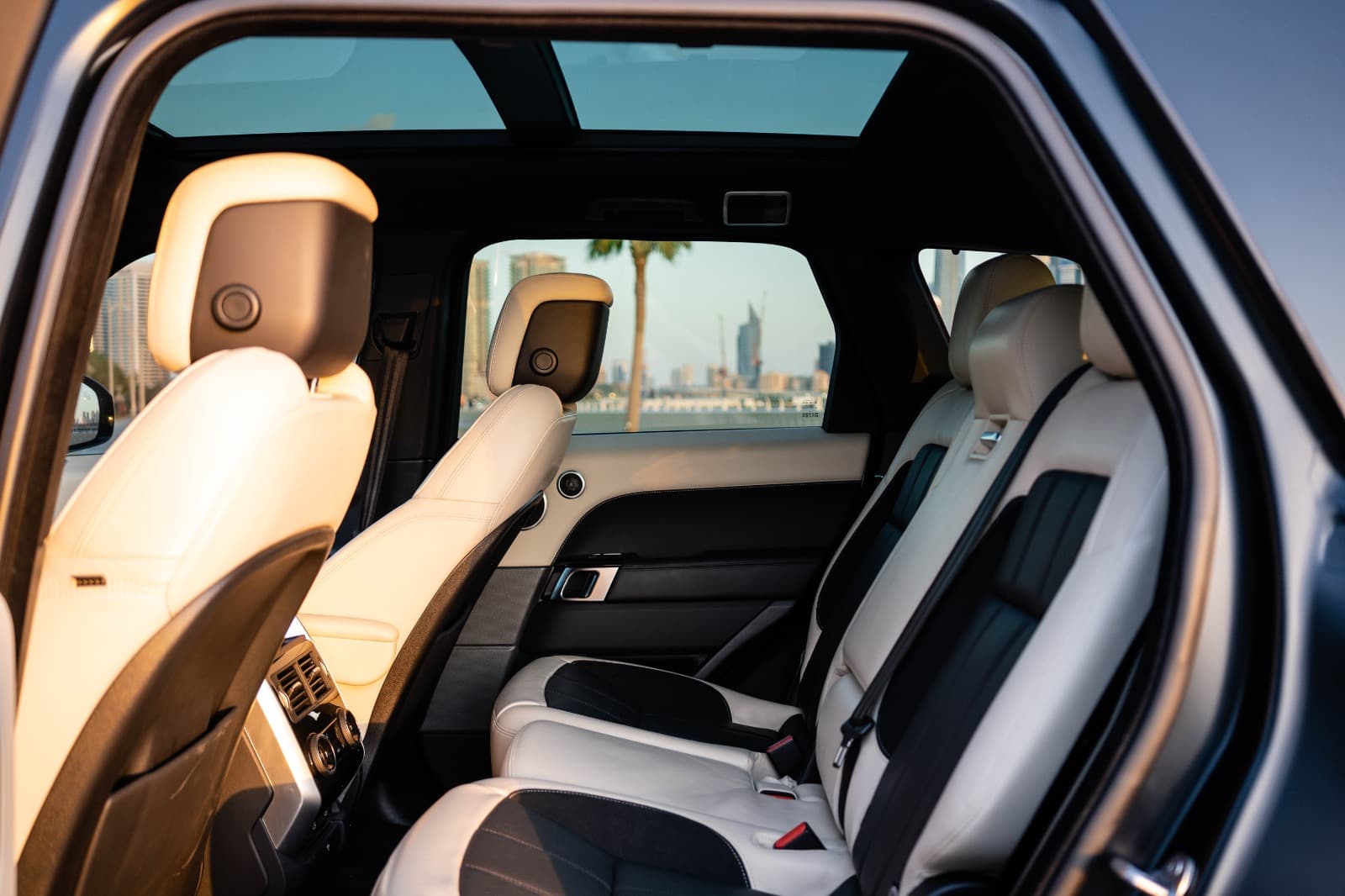 Land Rover Range Rover Sport HST 2022 huren Dubai - Weergave 3