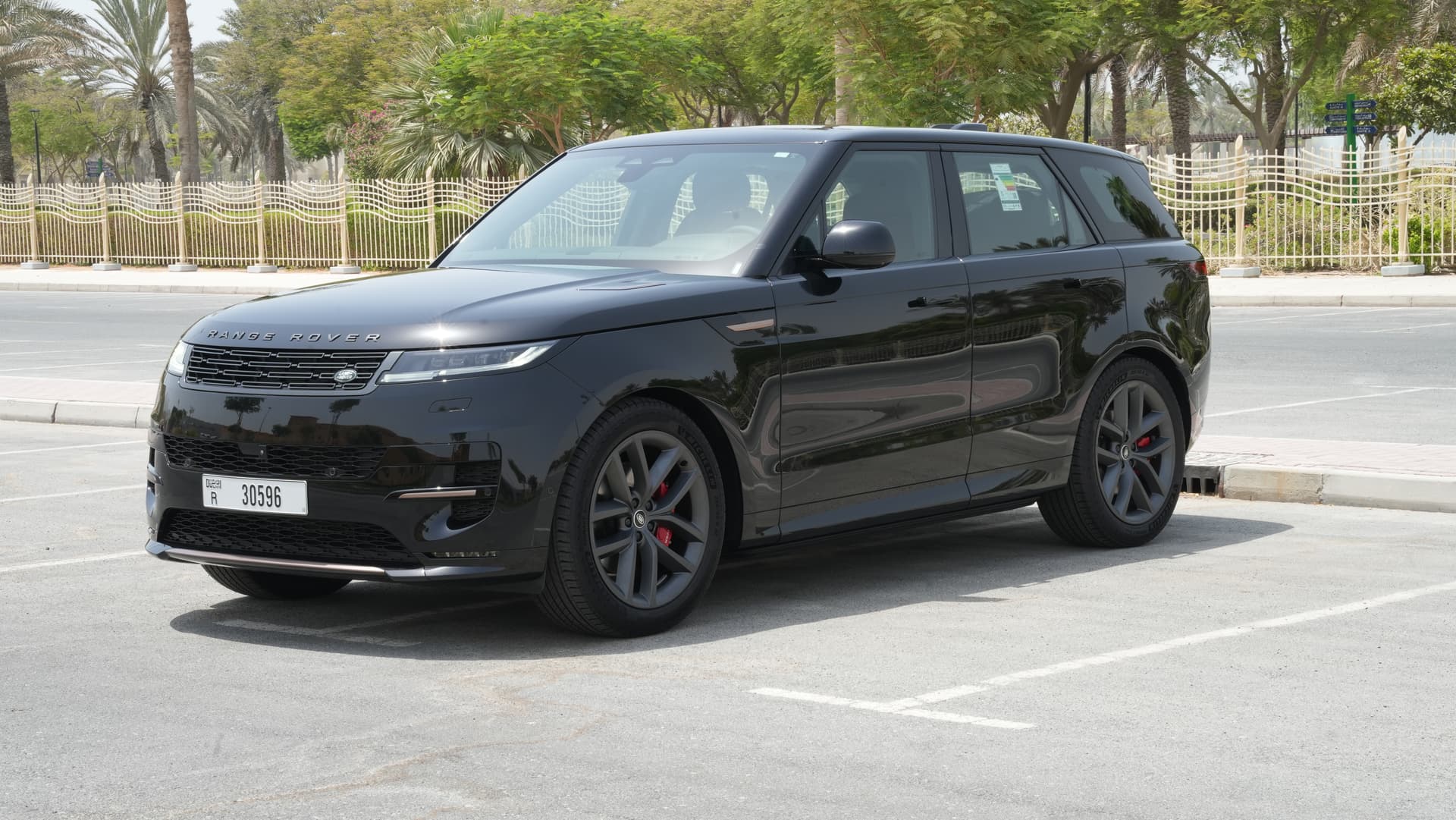 Land Rover Range Rover Sport SV 2025 huren Dubai - Vooraanzicht