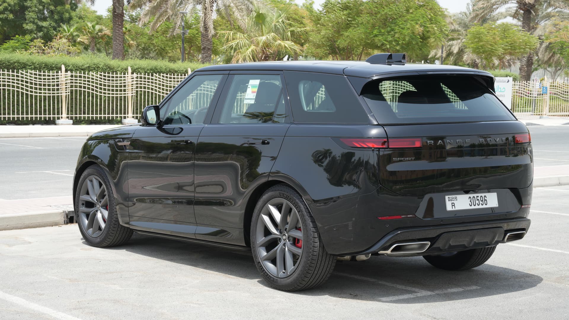 Land Rover Range Rover Sport SV 2025 huren Dubai - Weergave 3
