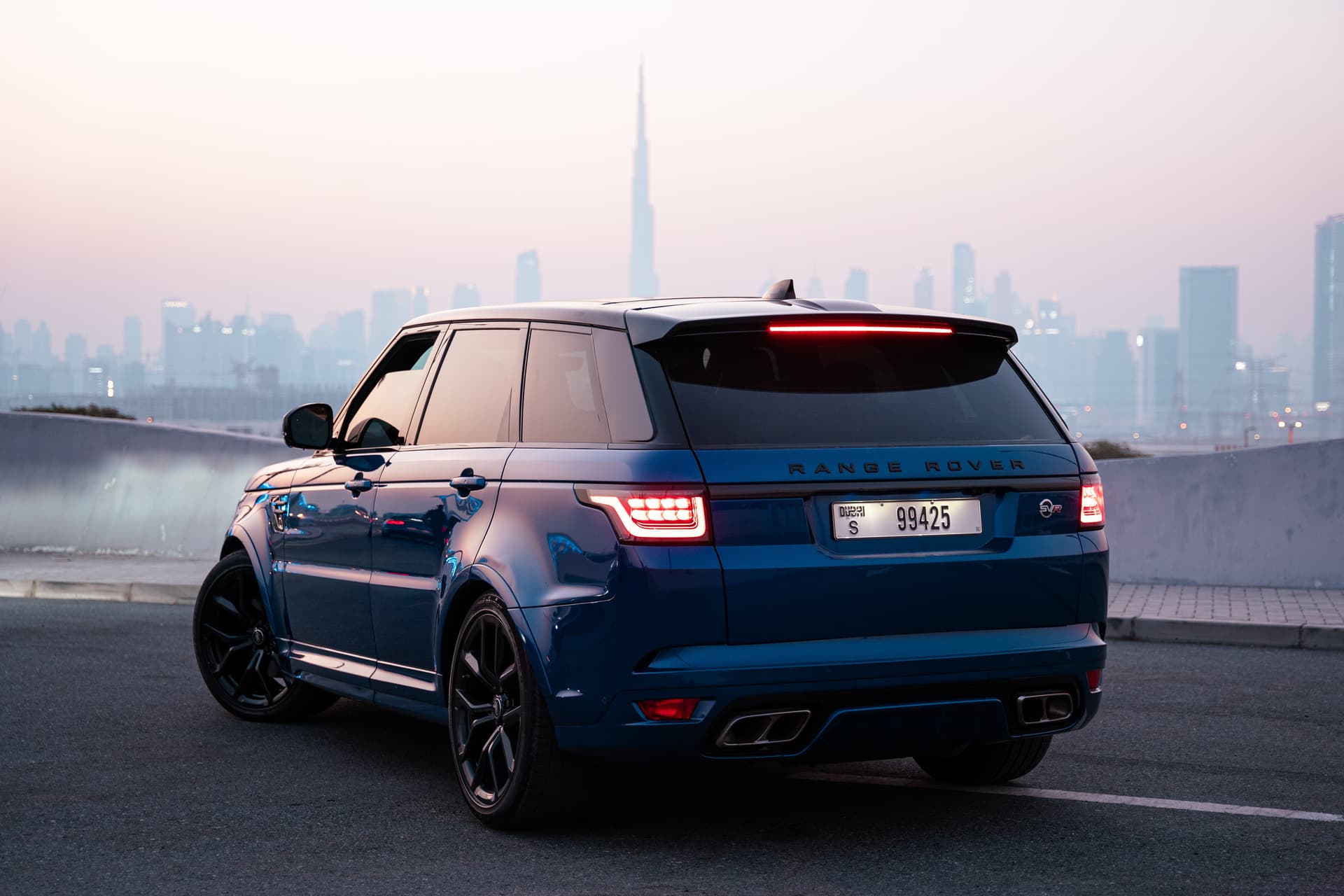 Land Rover Range Rover Sport SVR 2020 huren Dubai - Weergave 3