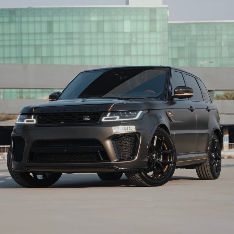 Land Rover Range Rover Sport SVR 2021 huren Dubai - Vooraanzicht
