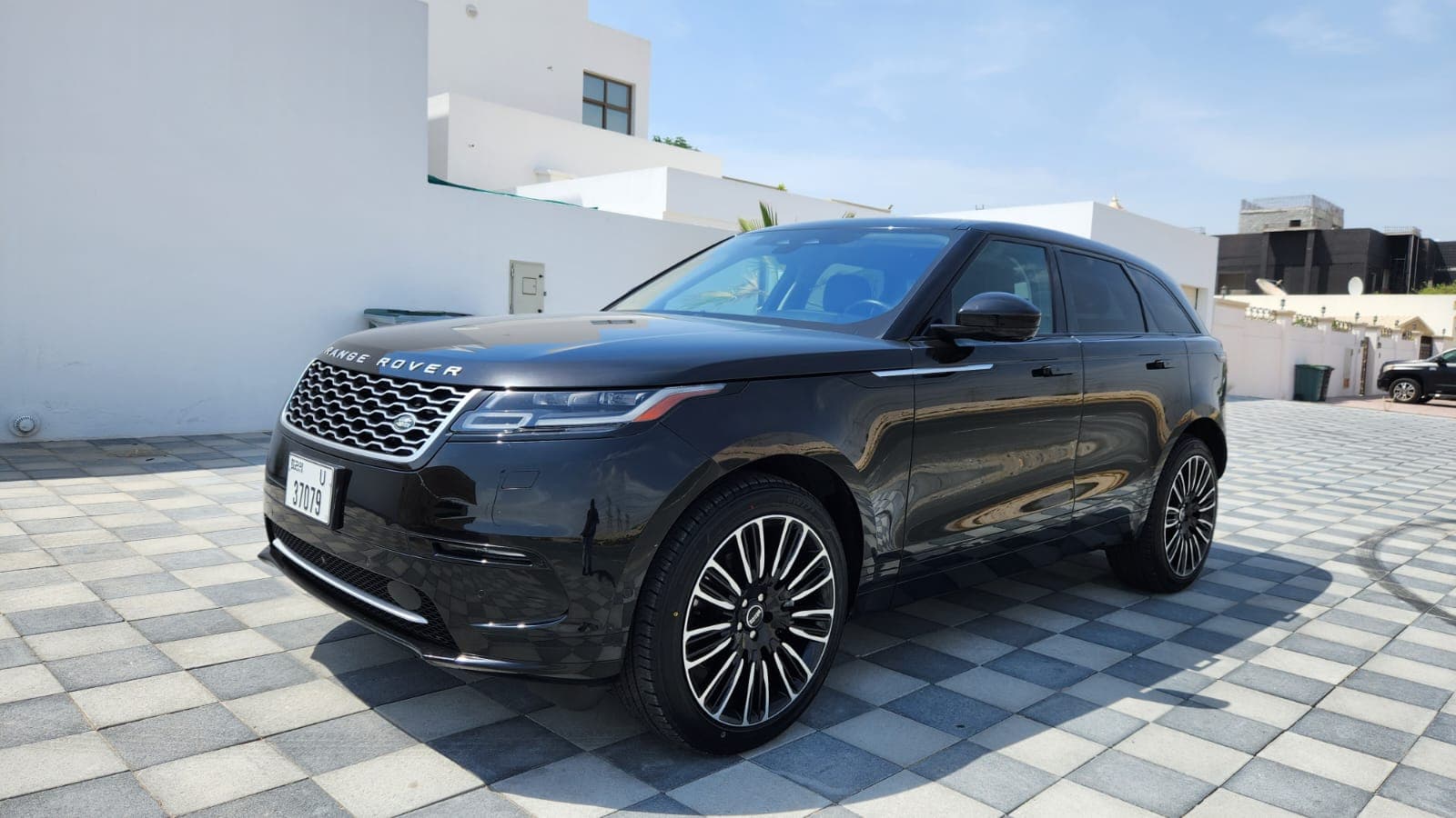 Land Rover Range Rover Velar 2021 huren Dubai - Vooraanzicht