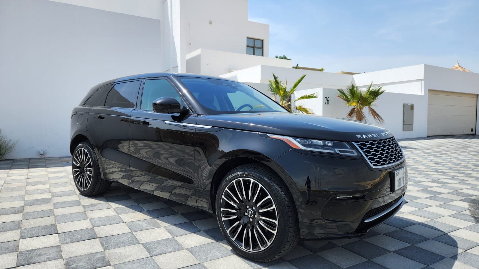 Land Rover Range Rover Velar 2021 huren Dubai - Weergave 2