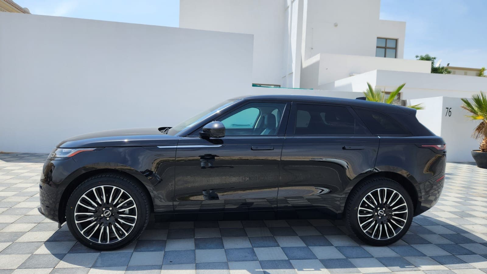 Land Rover Range Rover Velar 2021 huren Dubai - Weergave 4