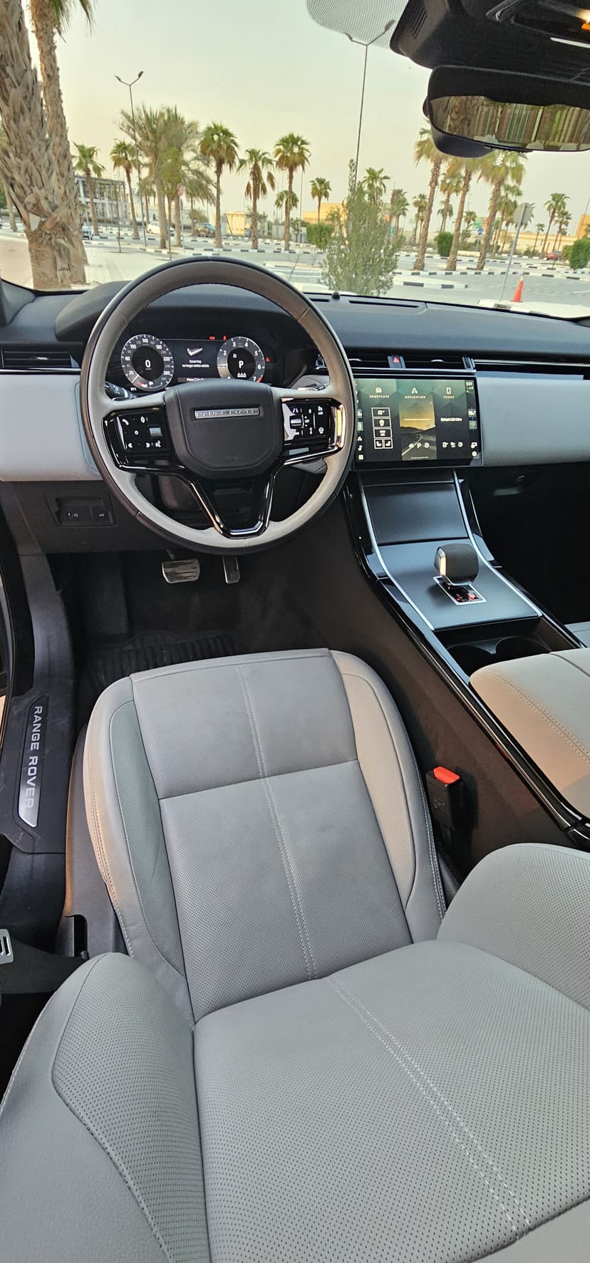 Land Rover Range Rover Velar SE Dynamic 2024 Rental Dubai - View 10