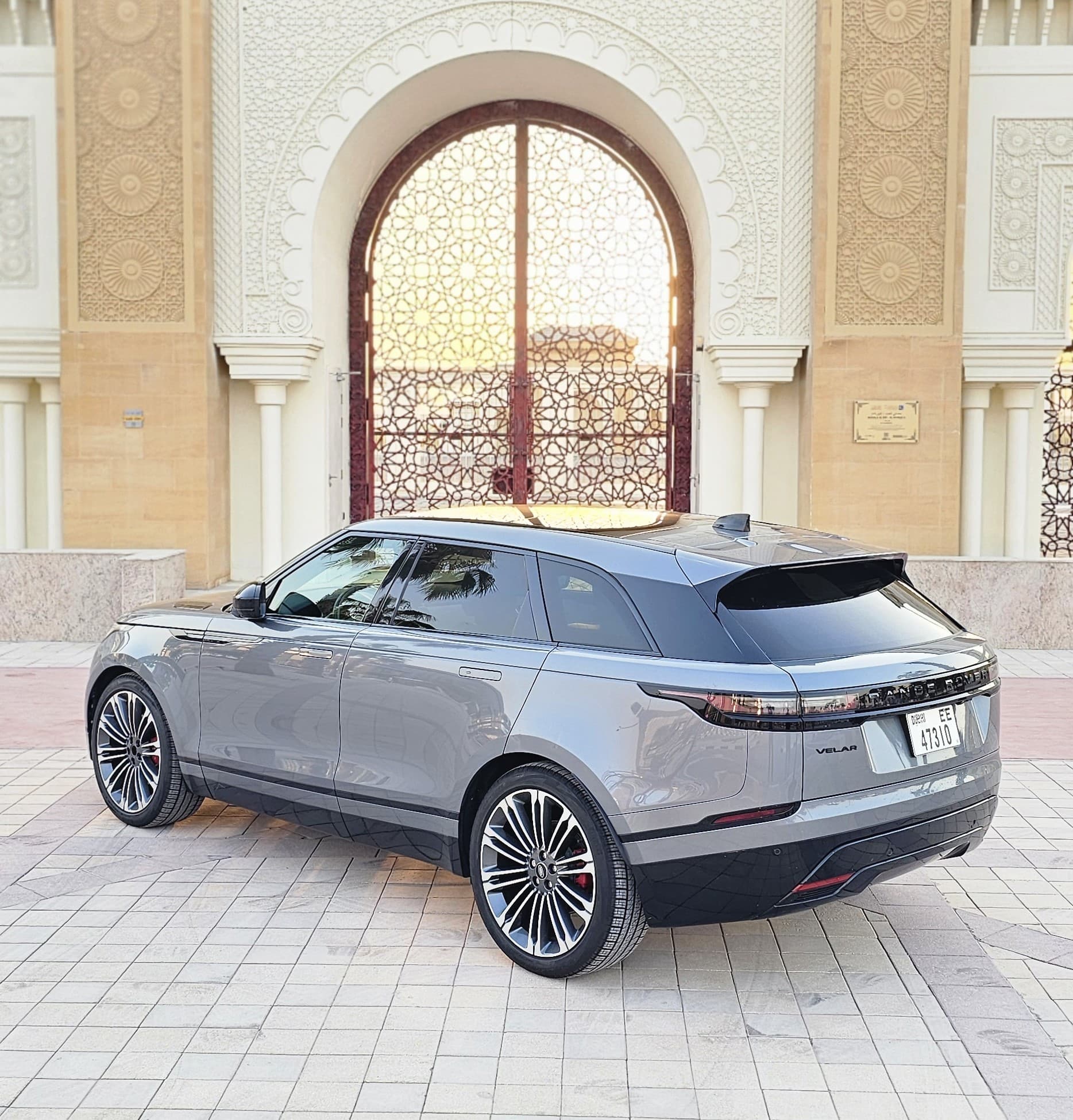 Land Rover Range Rover Velar SE Dynamic 2024 huren Dubai - Weergave 3
