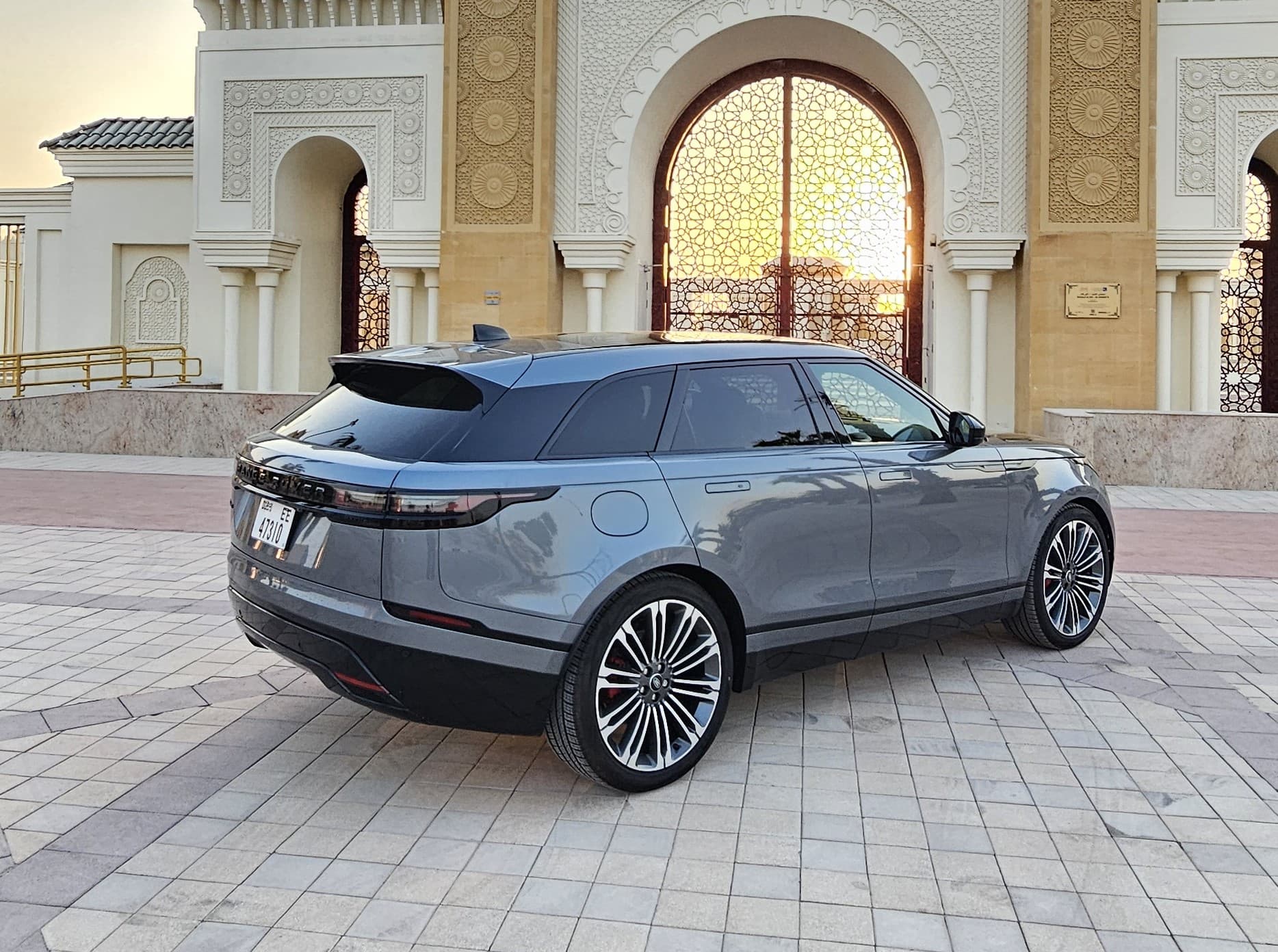 Land Rover Range Rover Velar SE Dynamic 2024 huren Dubai - Weergave 4