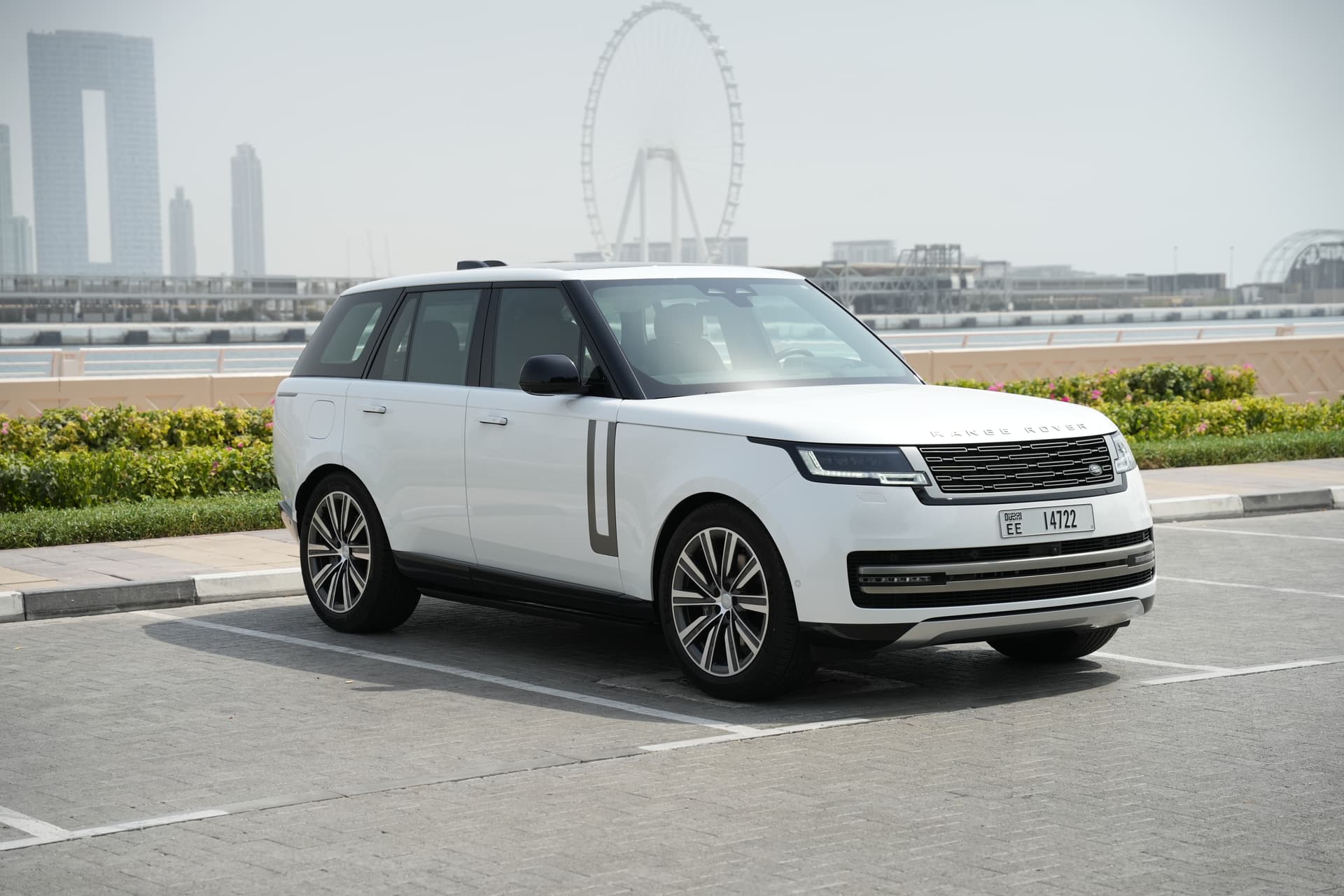 Land Rover Range Rover Vogue 2025 mieten in Dubai - Ansicht 3