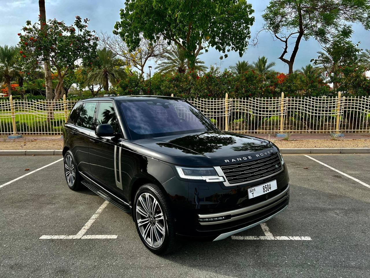 Land Rover RANGE ROVER VOGUE HSE P530 V8 2024 huren Dubai - Vooraanzicht