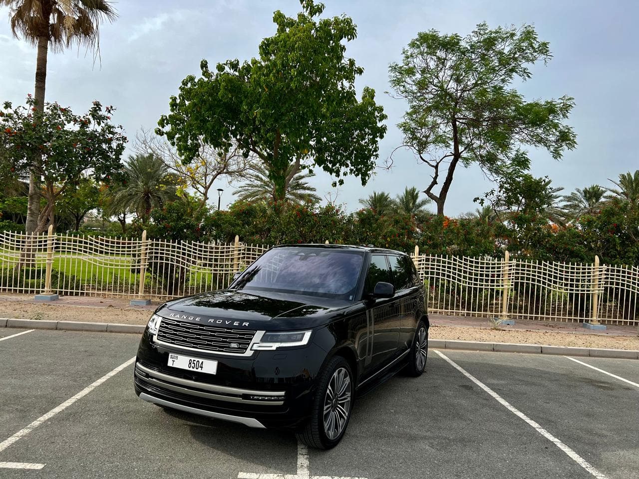 Land Rover RANGE ROVER VOGUE HSE P530 V8 2024 huren Dubai - Weergave 2