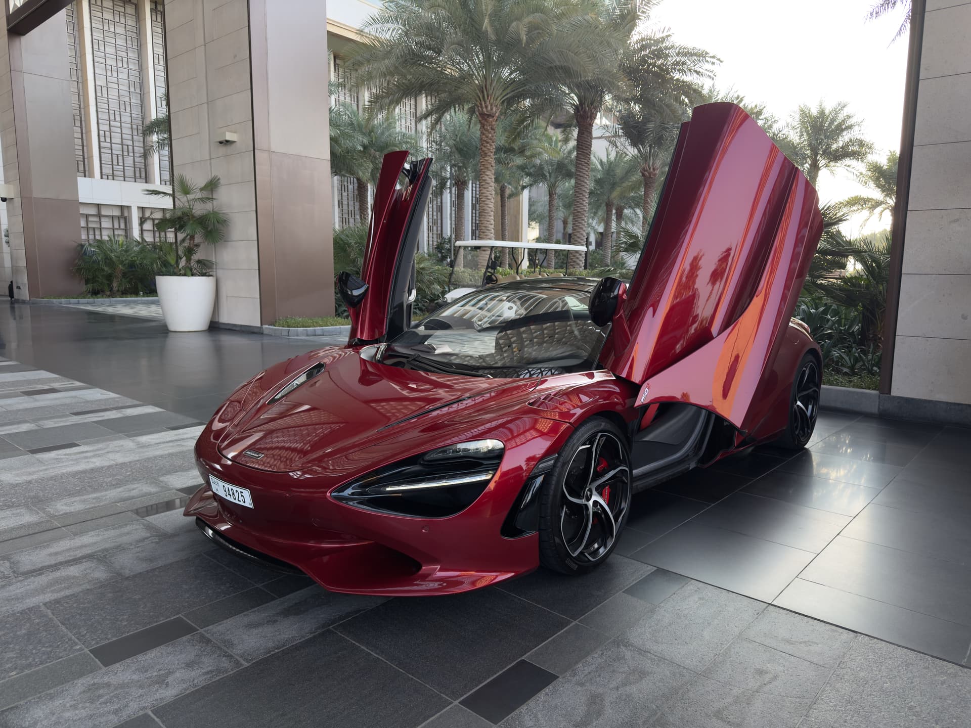 McLaren 750S Spider 2024 huren Dubai - Vooraanzicht