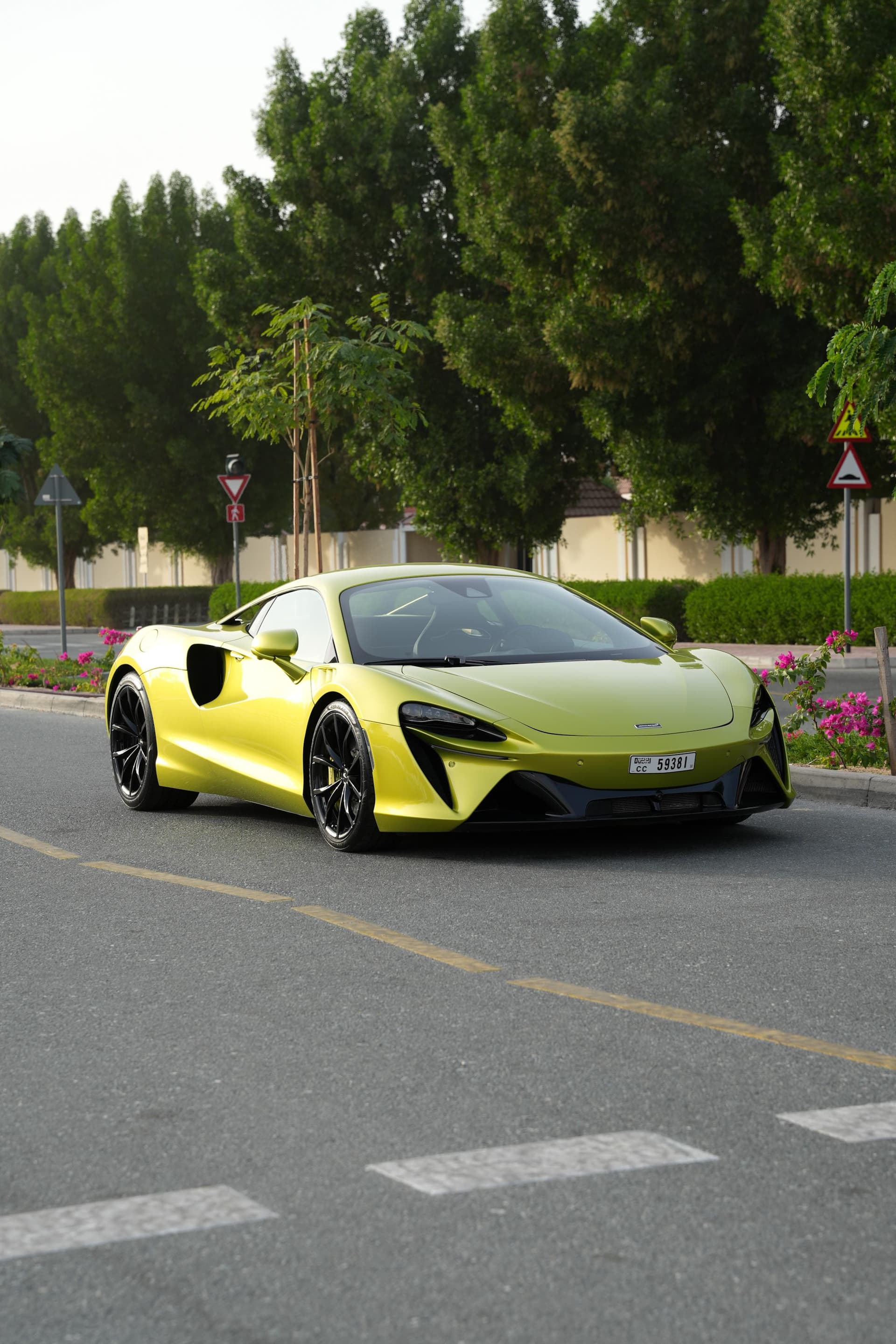 McLaren Artura 2024 mieten in Dubai - Frontansicht