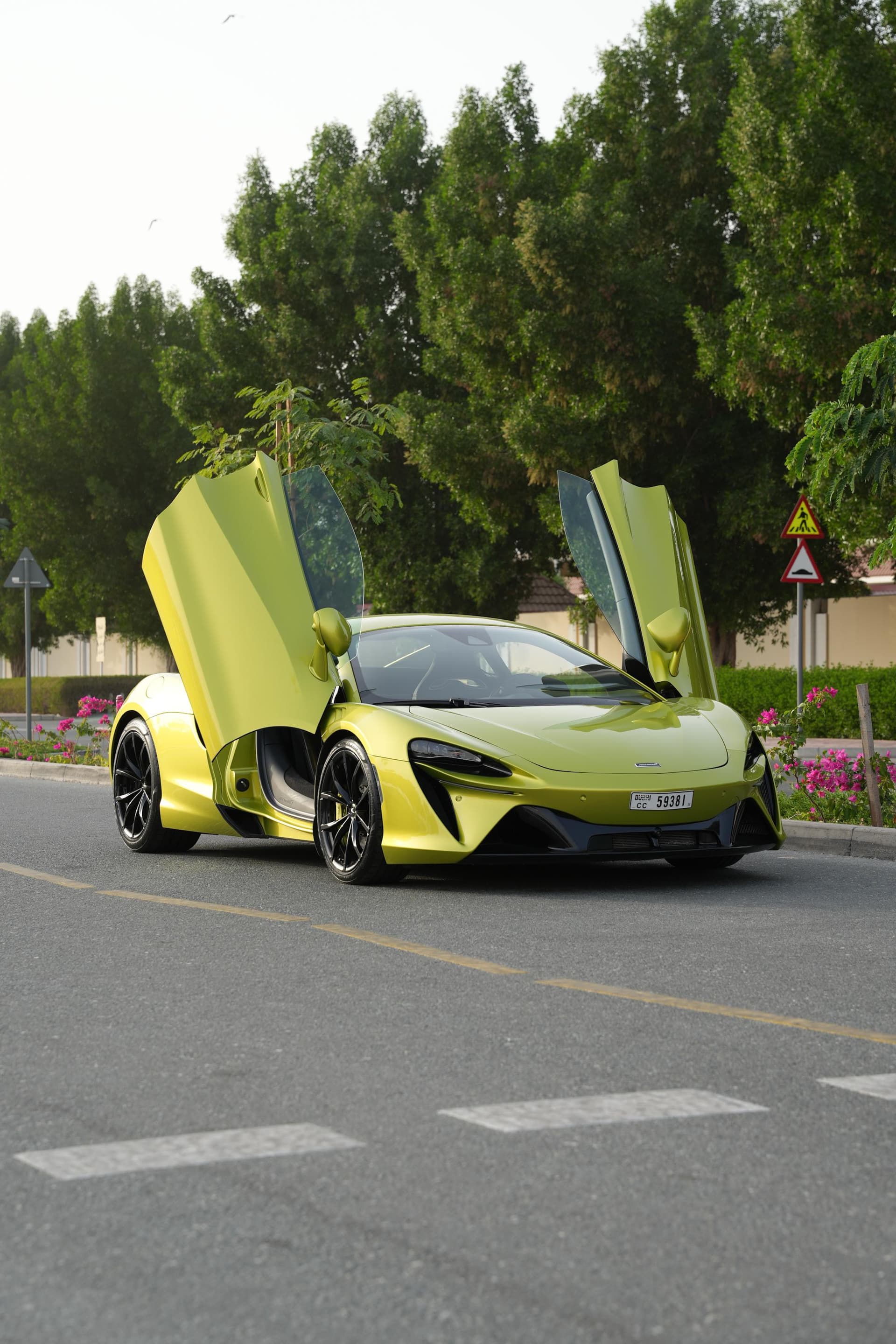 McLaren Artura 2024 mieten in Dubai - Ansicht 2