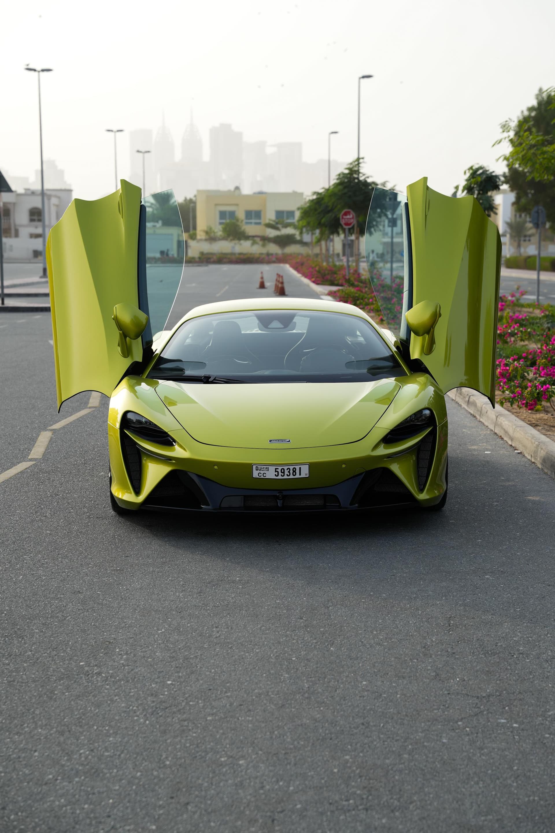 McLaren Artura 2024 mieten in Dubai - Ansicht 4