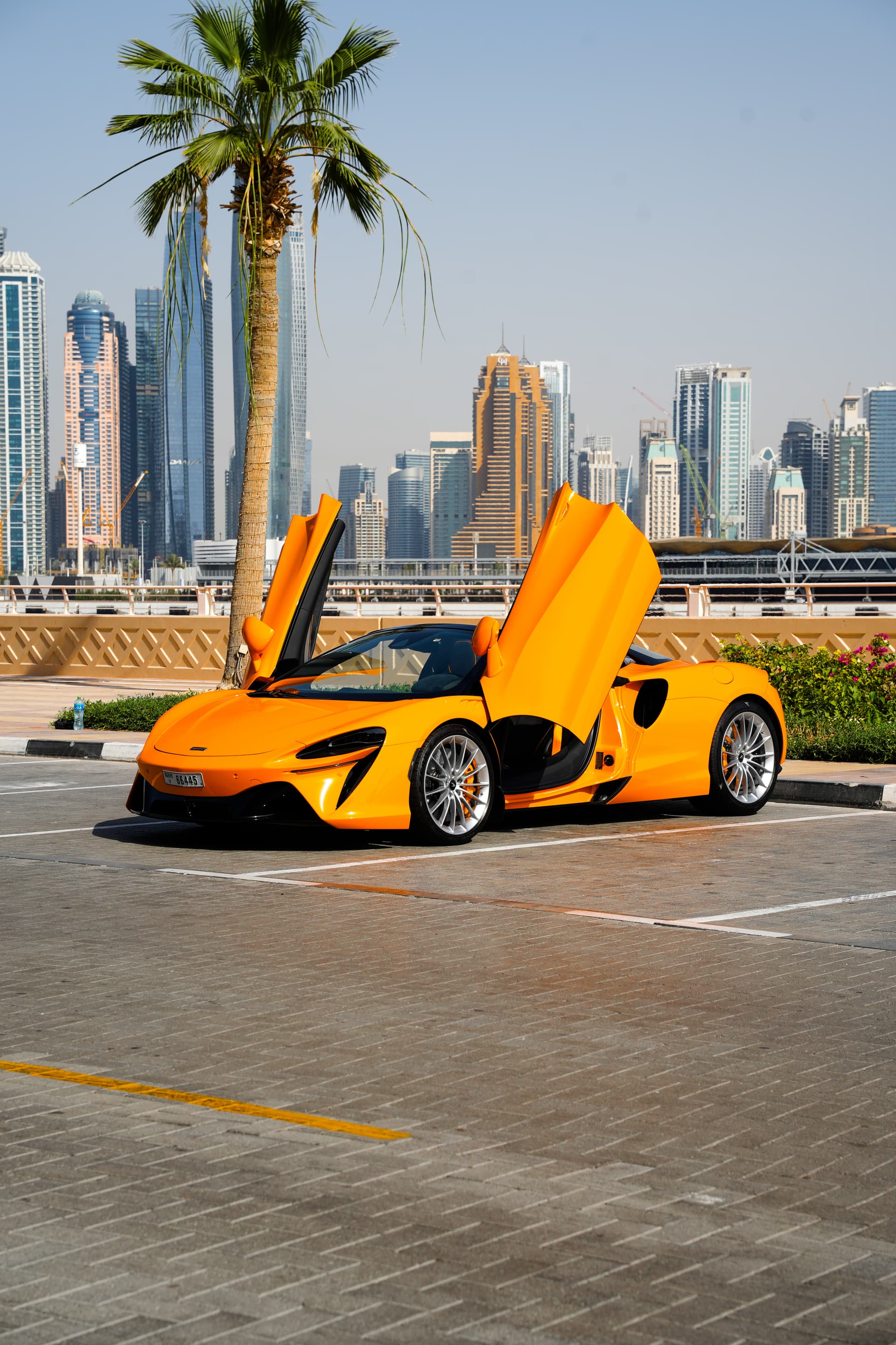 McLaren Artura Spider 2025 mieten in Dubai - Frontansicht