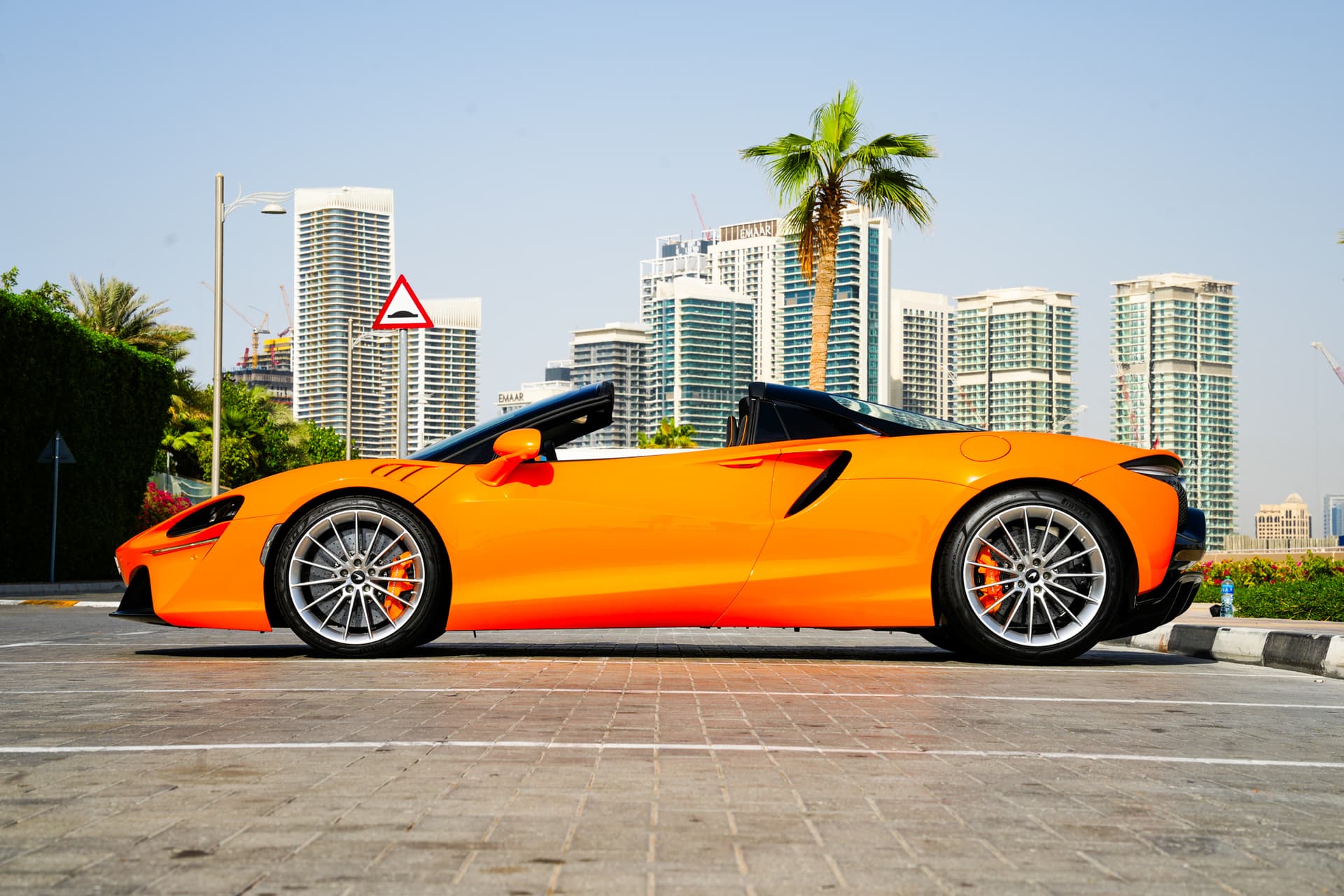 McLaren Artura Spider 2025 mieten in Dubai - Ansicht 4