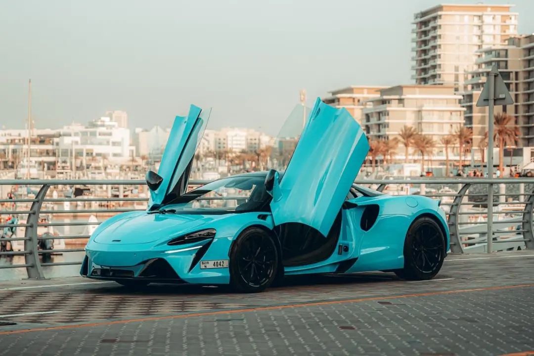 Mclaren Artura spyder 2025 limited edition mieten in Dubai - Frontansicht