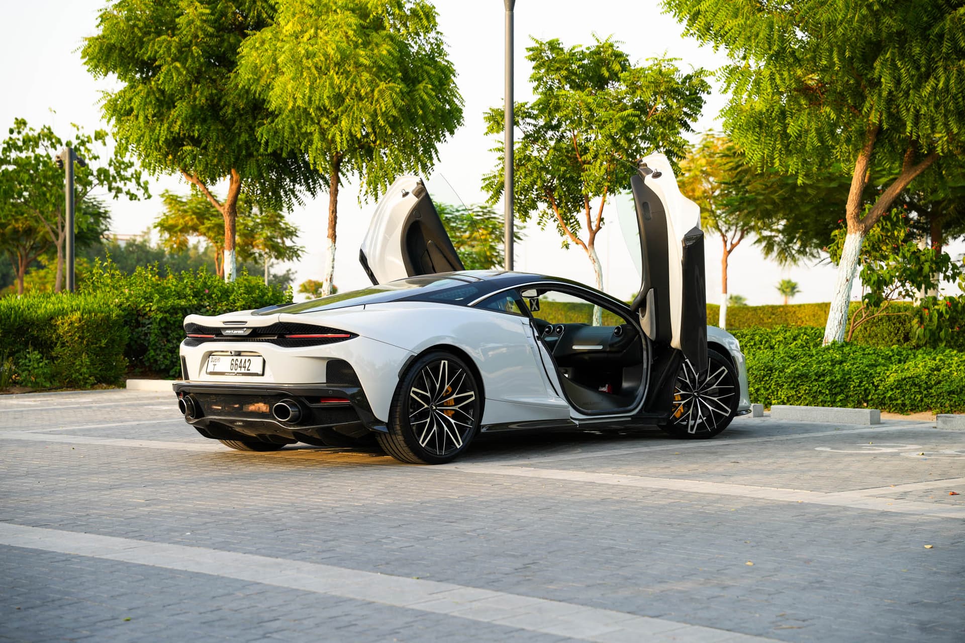 McLaren GT 2023 mieten in Dubai - Ansicht 4