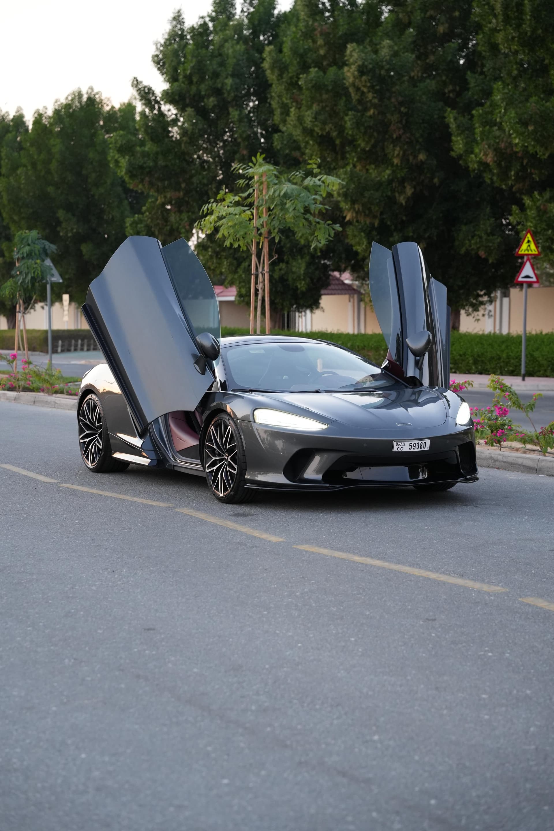 McLaren GT 2024 huren Dubai - Vooraanzicht