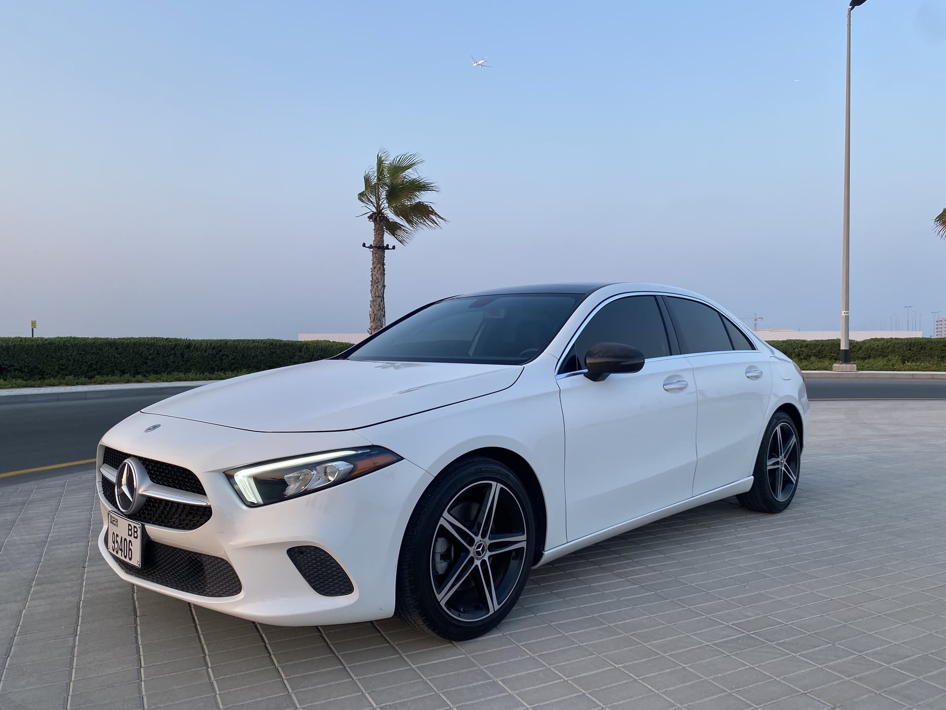 Mercedes-Benz A-Class A220 2021 huren Dubai - Vooraanzicht