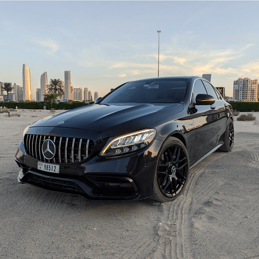 Mercedes Benz C300 AMG 2020 huren Dubai - Hoofdweergave