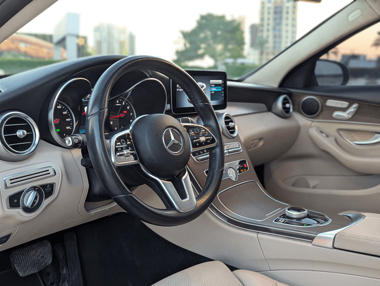 Mercedes Benz C300 AMG 2020 huren Dubai - Weergave 3