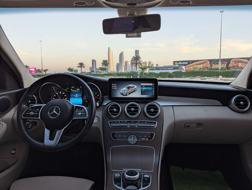 Mercedes Benz C300 AMG 2020 mieten in Dubai - Ansicht 4