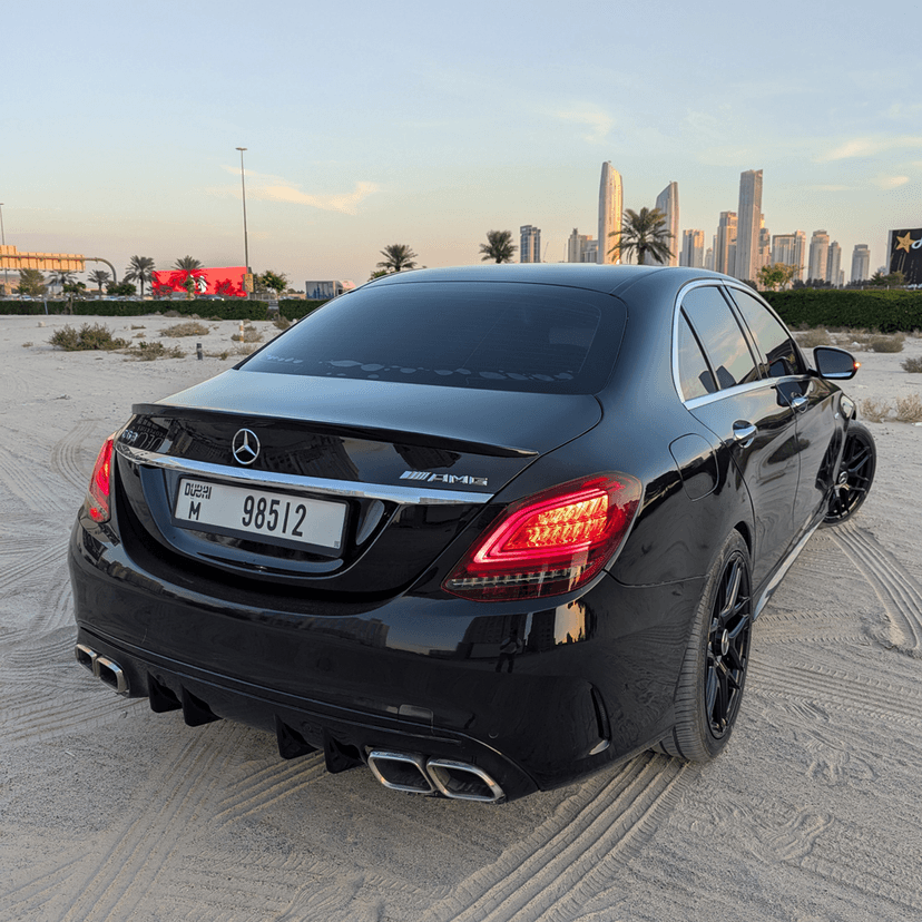 Mercedes Benz C300 AMG 2020 huren Dubai - Weergave 5