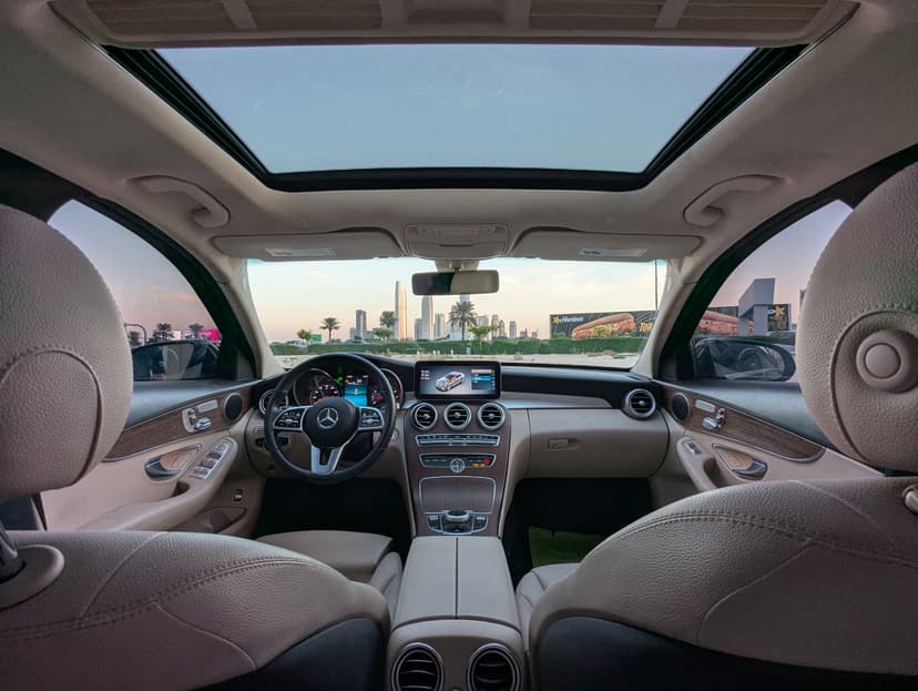 Mercedes Benz C300 AMG 2020 huren Dubai - Weergave 6