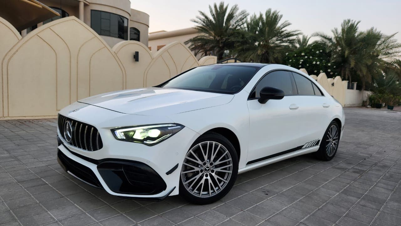 Mercedes-Benz CLA 250 4MATIC 2020 huren Dubai - Vooraanzicht